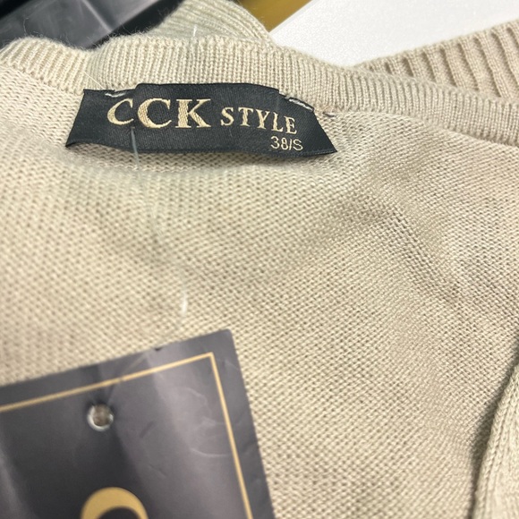 Cck style  v-neck sweater in light khaki size 38/S. - Picture 5 of 5